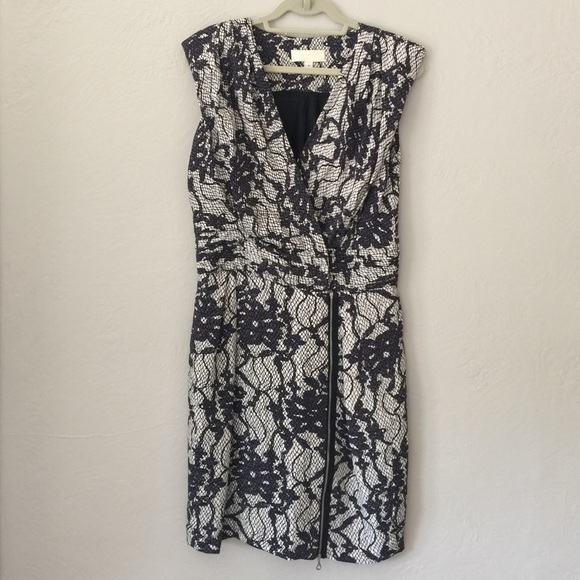 Bensoni B/W lace print silk wrap dress in Size 8