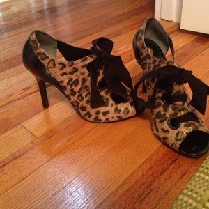 Nina cheetah print/ patent lather tie up heels
