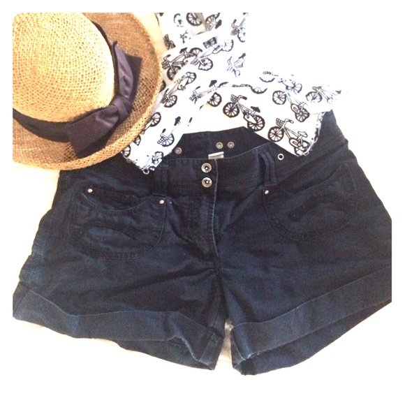 Black classic H&M shorts rolled hem & flap pockets