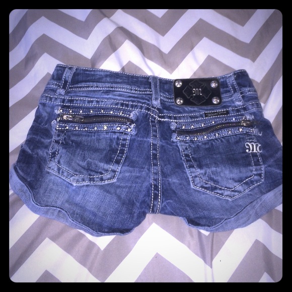 Miss me shorts size 26 (fit tighter)