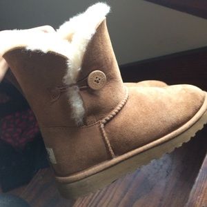 Button Ugg Australia Boots