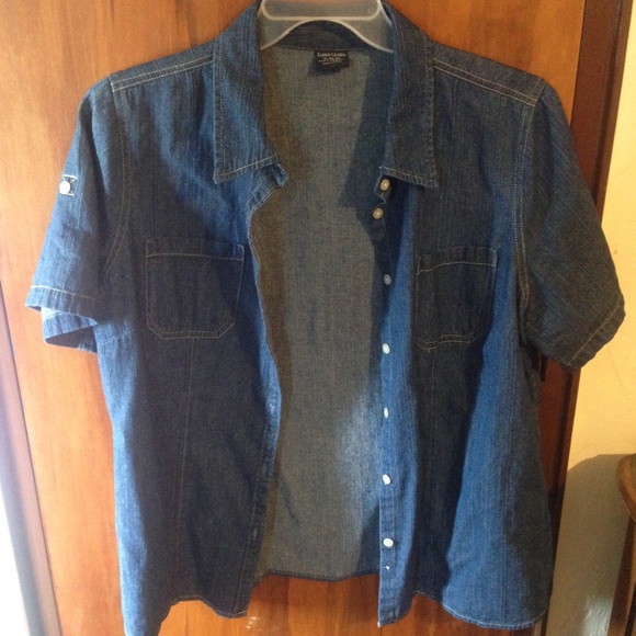 Shortsleeve denim button down X-Large