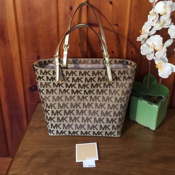 💖Large MK Tote💖 - Picture 3 of 4