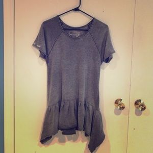 Long tshirt with ruffled bottom
