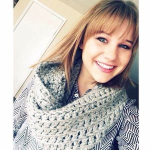 Meet your Posher, Emiley