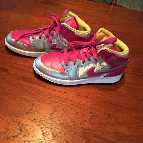 Jordan Sneakers - Picture 1 of 3