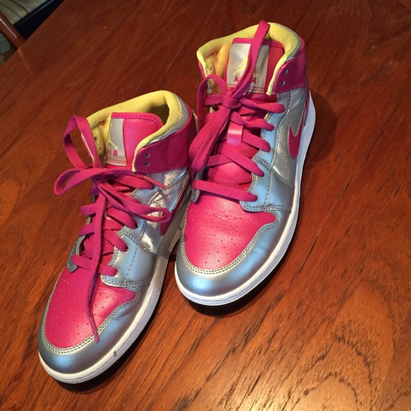 Jordan Sneakers - Picture 2 of 3