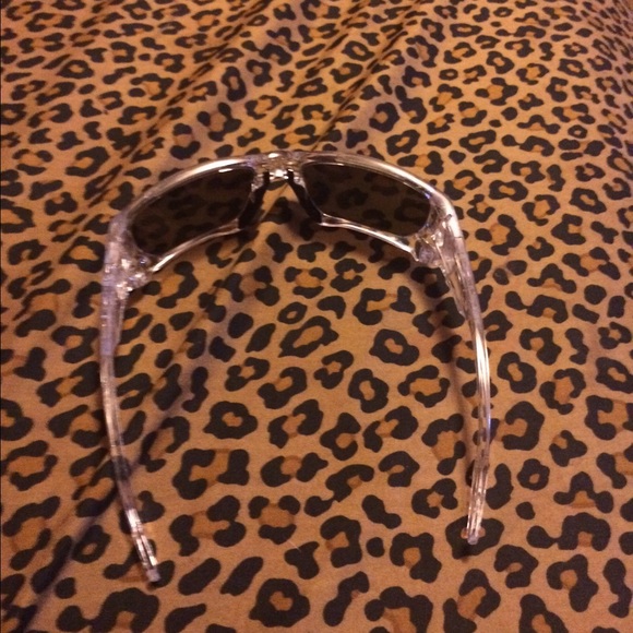 Oakley sunglasses (used very lightly) - Picture 4 of 5