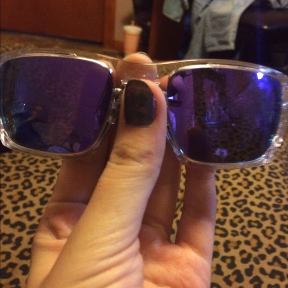 Oakley sunglasses (used very lightly) - Picture 5 of 5