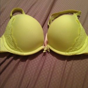 Victoria secret yellow push up in great condition
