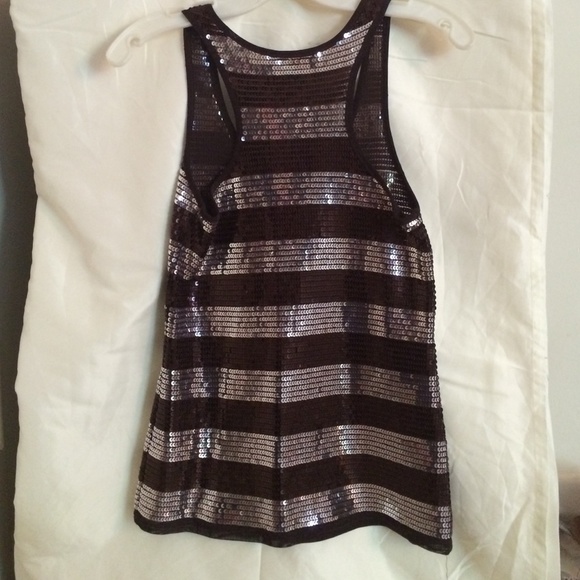 Top - Picture 2 of 2