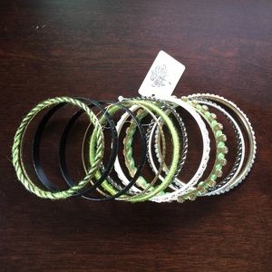 Bangle bracelet (New)