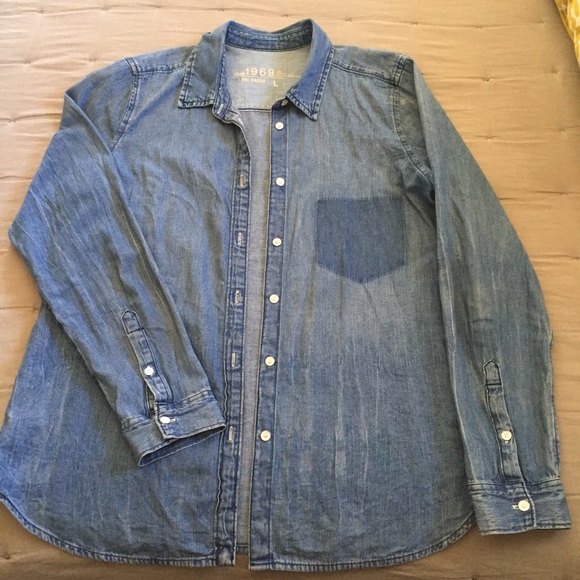 GAP Tops - GAP chambray shirt