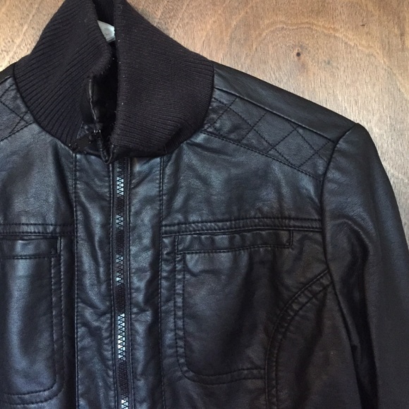 leather jacket - Picture 2 of 4