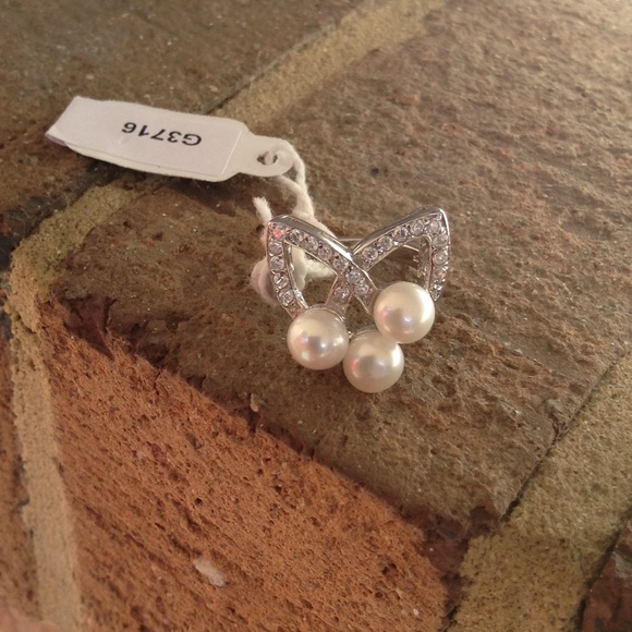 Genuine Fresh water White pearl around Topaz Ring. - Picture 2 of 4