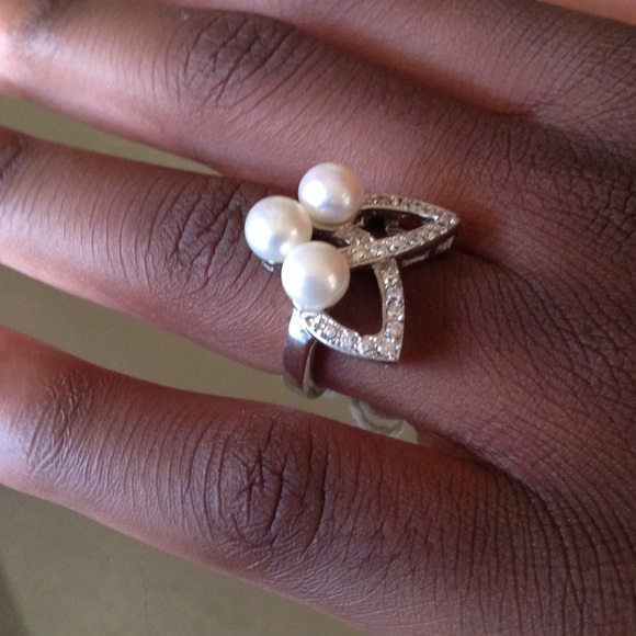 Genuine Fresh water White pearl around Topaz Ring. - Picture 3 of 4