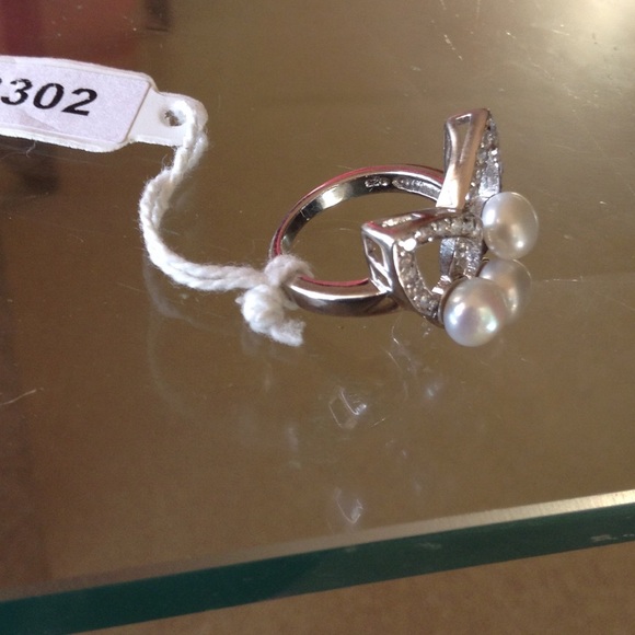 Genuine Fresh water White pearl around Topaz Ring. - Picture 4 of 4