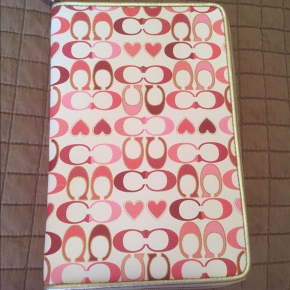 Coach tablet case 7 inc. 38$ on holddddd