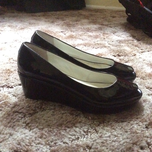 Steve Madden peep toe wedge patent leather black