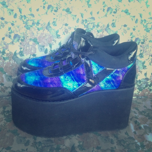 YRU Qozmo Platforms
