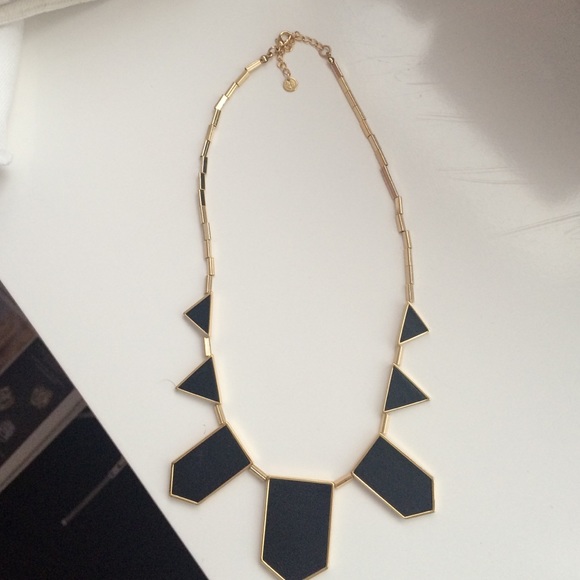 BLACK& GOLD HOUSE OF HARLOW NECKLACE