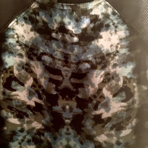 Sold Urban Dress - Picture 2 of 3