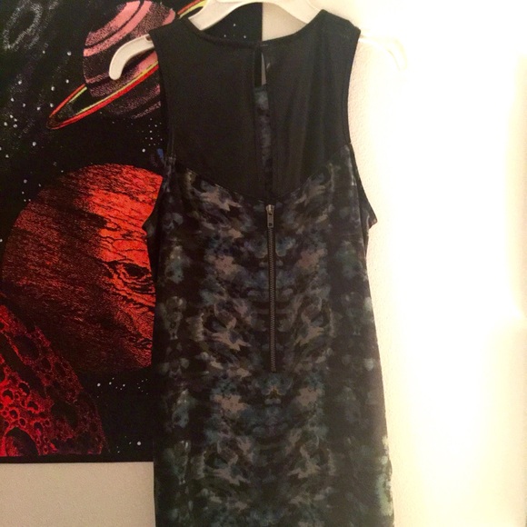 Sold Urban Dress - Picture 3 of 3