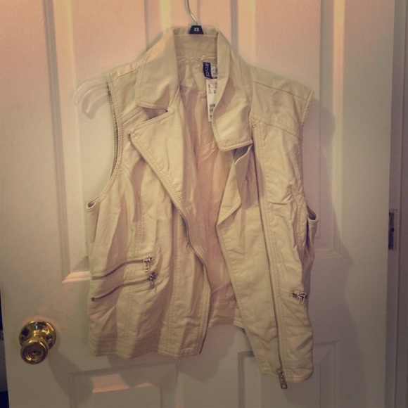 Sleeveless Jacket/ leather blazer.