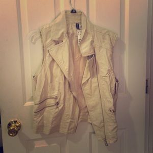 Sleeveless Jacket/ leather blazer.