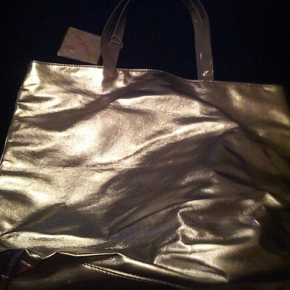 VERA WANG TOTE SILVER WITH PINK &GREY STITCHING - Picture 3 of 4