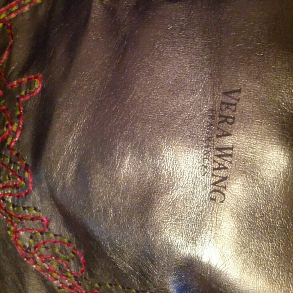 VERA WANG TOTE SILVER WITH PINK &GREY STITCHING - Picture 4 of 4