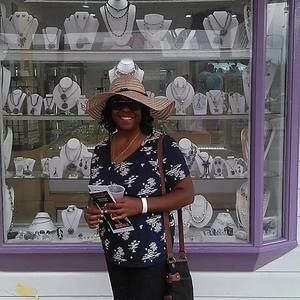 Meet your Posher, Beverly