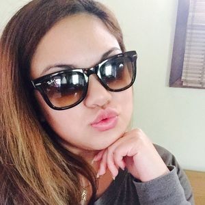 Meet your Posher, Jayzelle