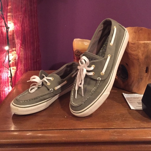 Hunter green sperrys