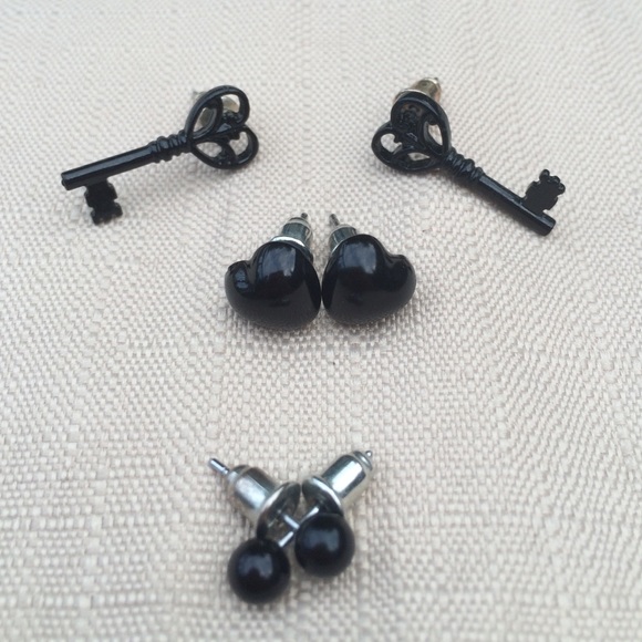 Black Earring Set