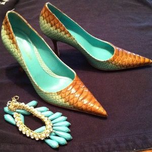 BCBG Maxazria snake skin heels! Awesome!