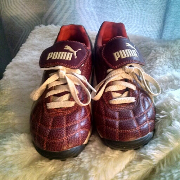 Vintage style leather Pumas. Women's us 7