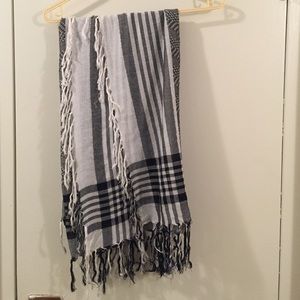 Black and white scarf