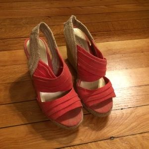 Size 8 coral wedges