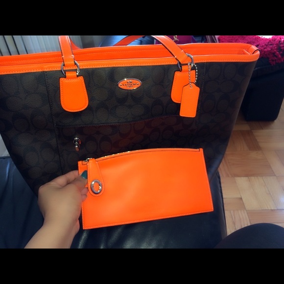 🎉SOLD🎉Auth Nwt Coach Large Tote🌹 - Picture 2 of 4