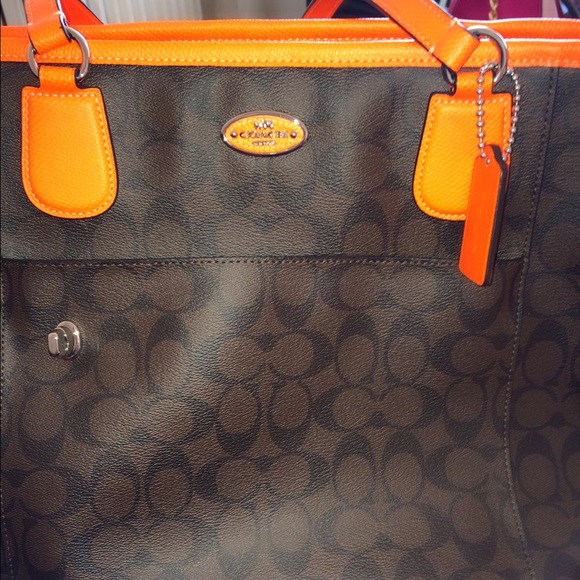 🎉SOLD🎉Auth Nwt Coach Large Tote🌹 - Picture 3 of 4