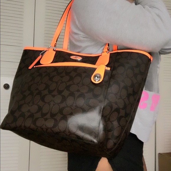 🎉SOLD🎉Auth Nwt Coach Large Tote🌹 - Picture 4 of 4