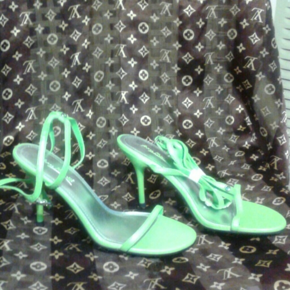 Anne Michelle Lime Green Straps around calves - Picture 1 of 1