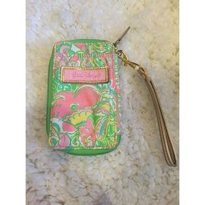 Lilly Pulitzer Carded IDWristlet in Chin Chin HOLD