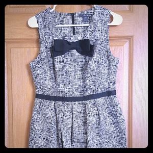Adorable Forever 21 B&W knee length dress