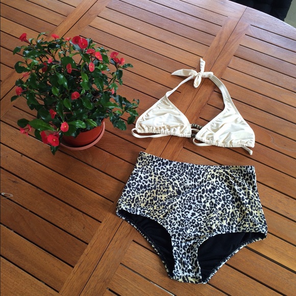 Billabong cream top with bead details - Picture 1 of 4