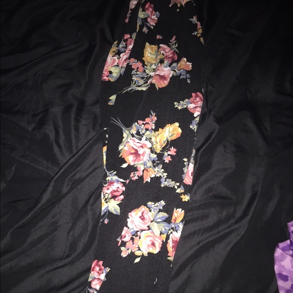 Charlotte Russe Leggings (XL)