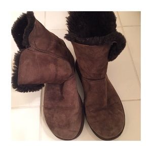 Brown Bailey Button Short UGGs