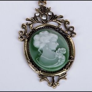 Long chain necklace with vintage style pendant
