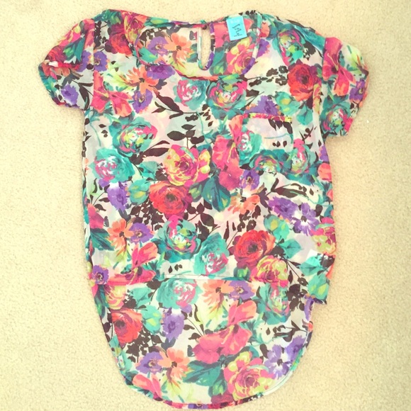 Floral high-low pocket top